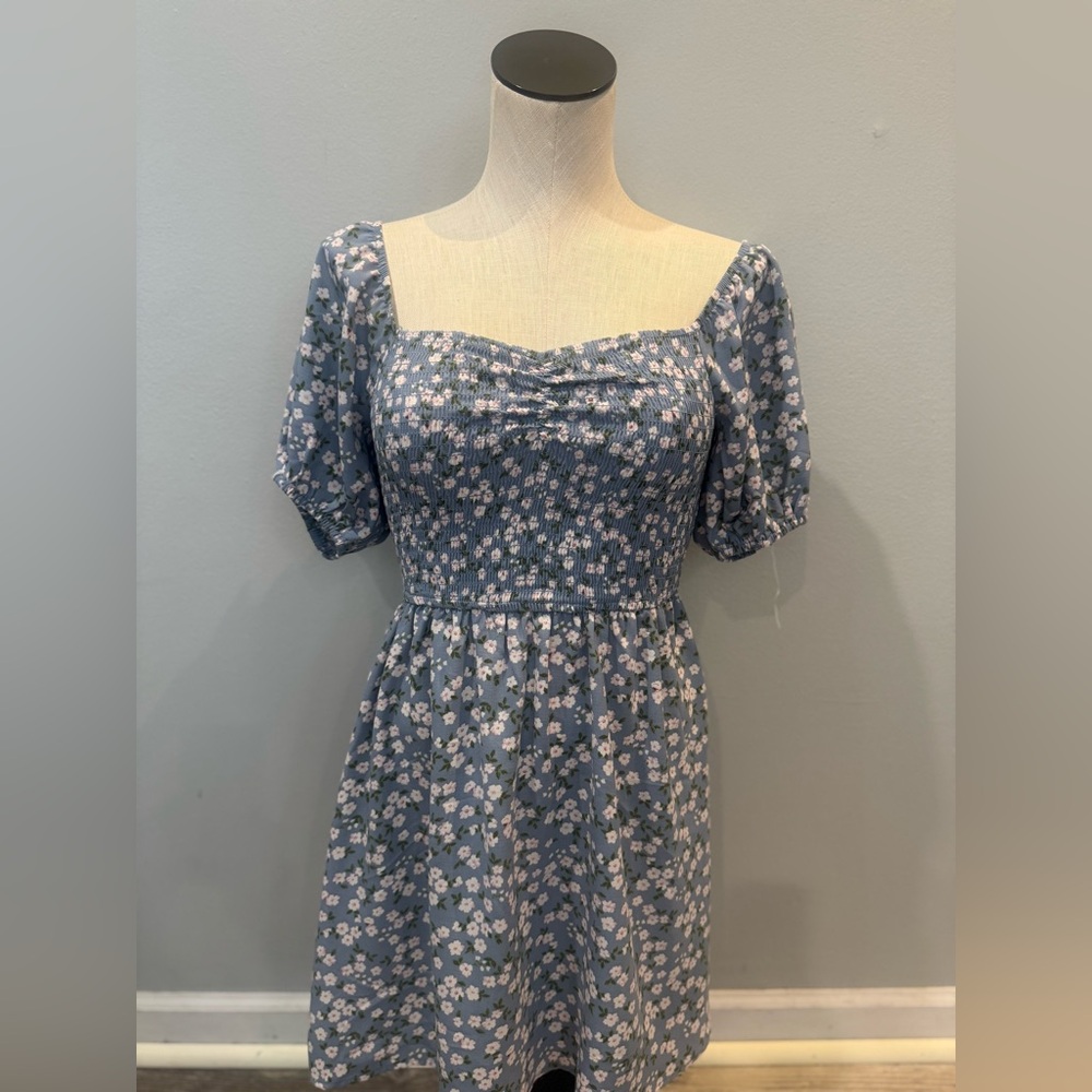 Floral Blue smocked wedding guest dress summer casual shortsleeve  Small NWT